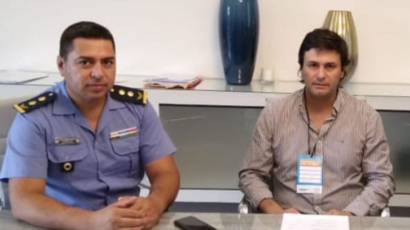 Aporte de combustible para móviles de la Policía