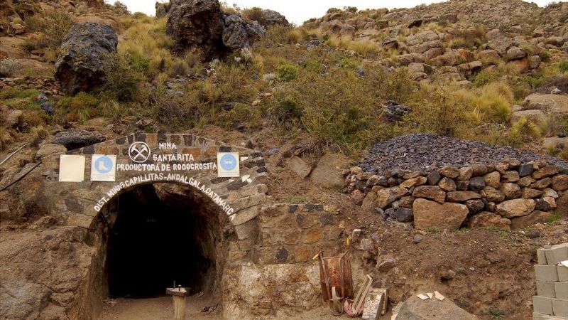 Vecinos advierten por posible extracción ilegal de rodocrosita