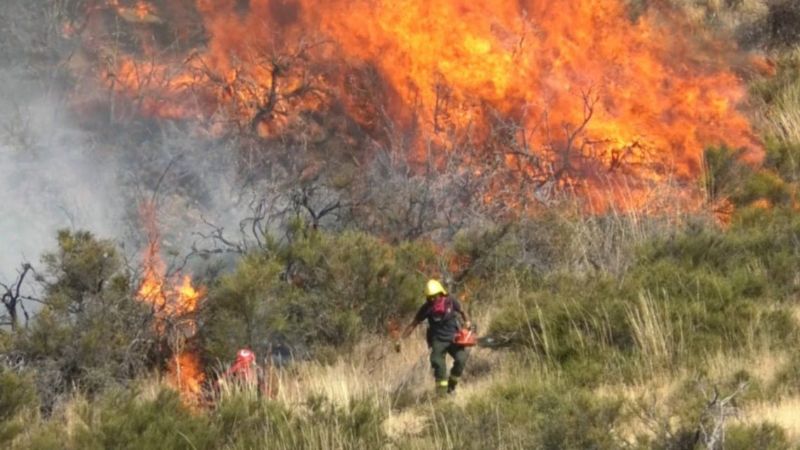 Gigantesco incendio en Esquel, Chubut