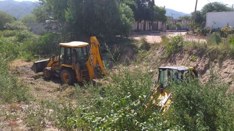 Operativo en el canal de Avenida México