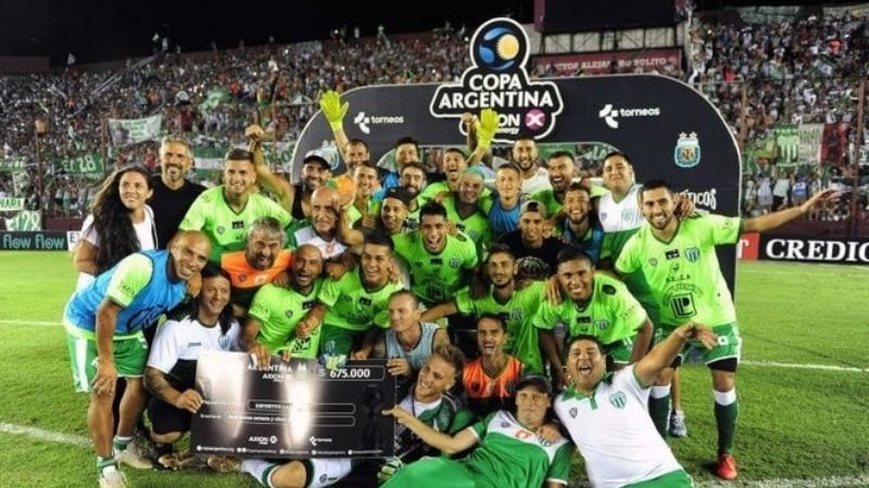 Mascherano erró un penal y Estudiantes quedó afuera