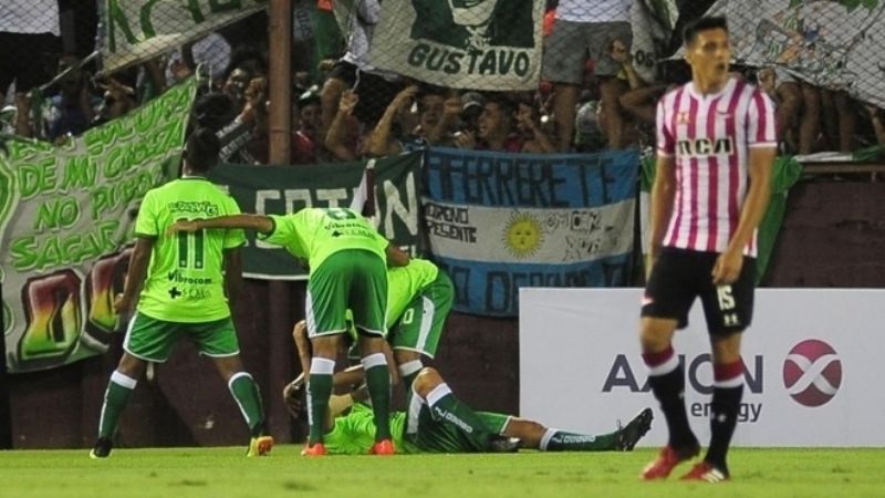 Mascherano erró un penal y Estudiantes quedó afuera