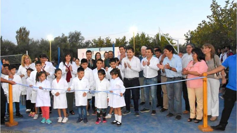 Inauguraron playón deportivo en escuela de Tinogasta