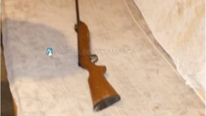 Disparó con un aire comprimido contra la casa de una mujer