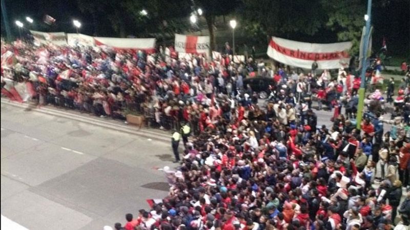Miles de tucumanos recibieron a River con una fiesta