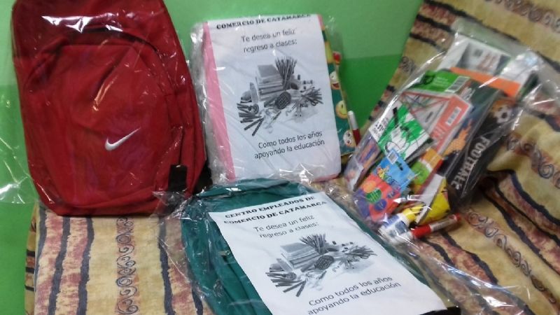 Entrega de bolsones escolares y temporada de pileta