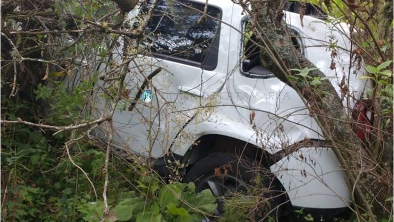 Santafesinos se salvaron de milagro tras caer en un barranco