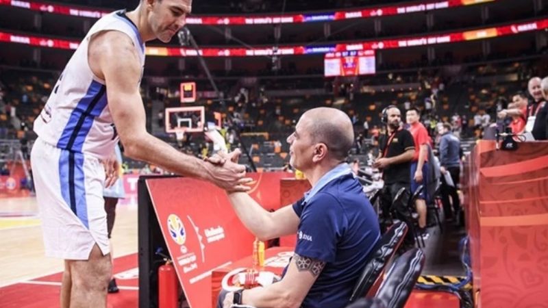 “Alberto Fernández es tu Ginóbili, tu Messi, tu Maradona”