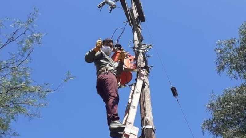 Después de 6 meses varias poblaciones recuperan la energía eléctrica
