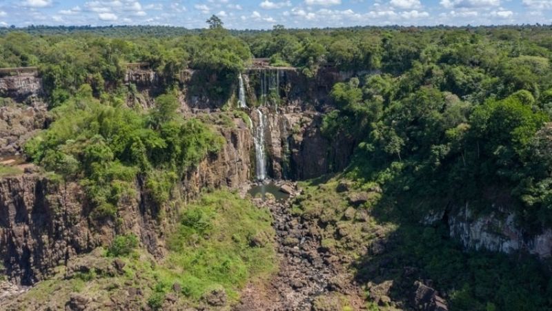 El drama de las Cataratas, sin agua ni visitantes por la cuarentena