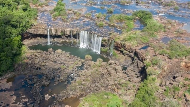 El drama de las Cataratas, sin agua ni visitantes por la cuarentena