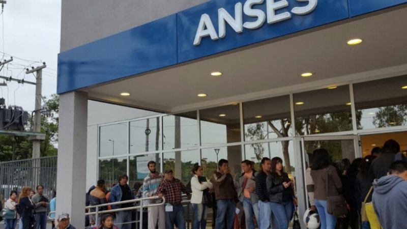 Un total de 7,8 millones de argentinos cobrarán el bono de 10 mil pesos