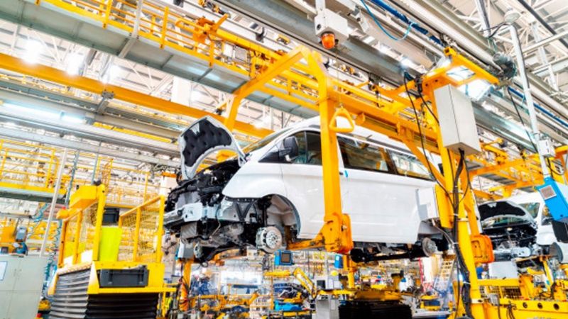 Las automotrices negocian una rebaja de 75% de los sueldos