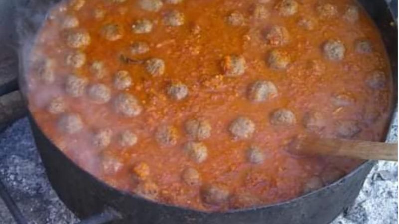 "Manos Solidarias" preparó 240 almuerzos