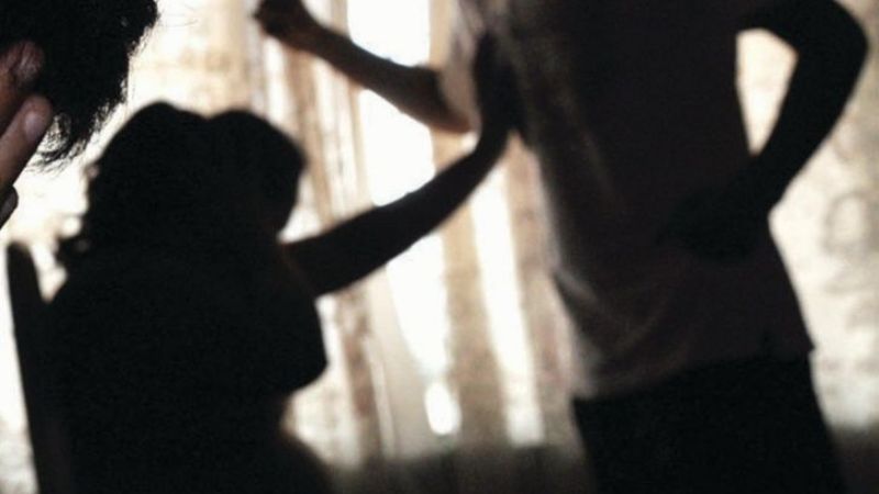 Golpeó a madre e hija y escapó, después fue detenido