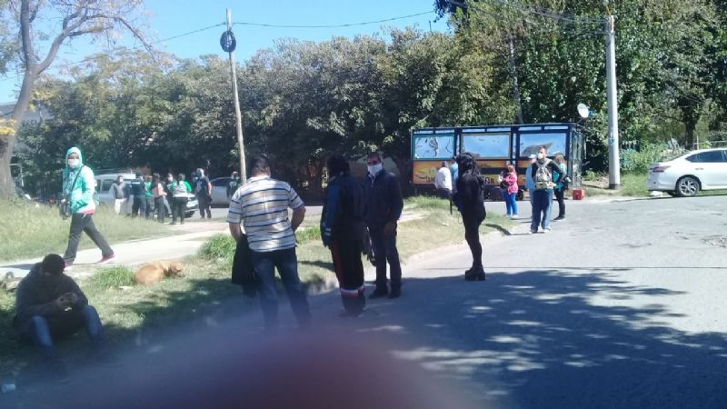 Interminables filas para pagar cuentas con efectivo