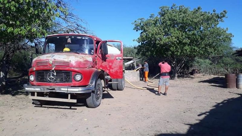 Agua para pobladores de parajes del interior de La Paz