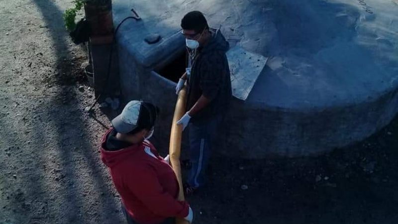 Agua para pobladores de parajes del interior de La Paz