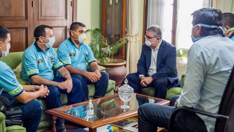 Jalil recibió a efectivos que salvaron la vida de un bebé