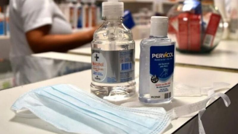 El Gobierno fijó precios máximos para los barbijos y el alcohol en gel