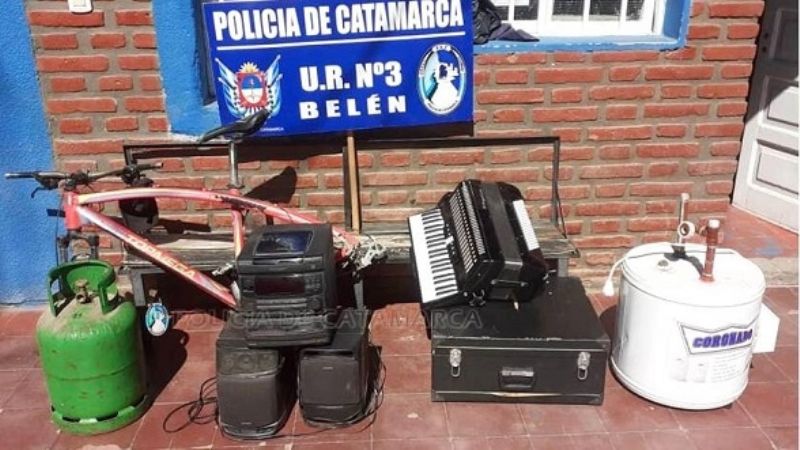 Encuentran elementos robados, ocultos en un descampado