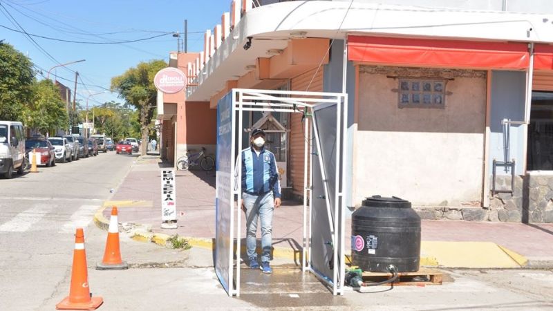 Instalaron cabinas de desinfección en Santa María
