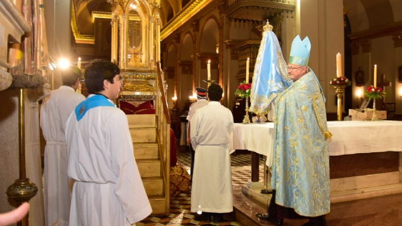 Gustavo participó de la ceremonia de Bajada de la Virgen