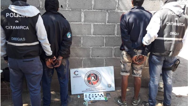 En allanamiento, secuestran un celular robado y encuentran 23 gr. de marihuana