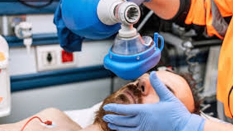 Fabricantes de respiradores artificiales triplican su producción