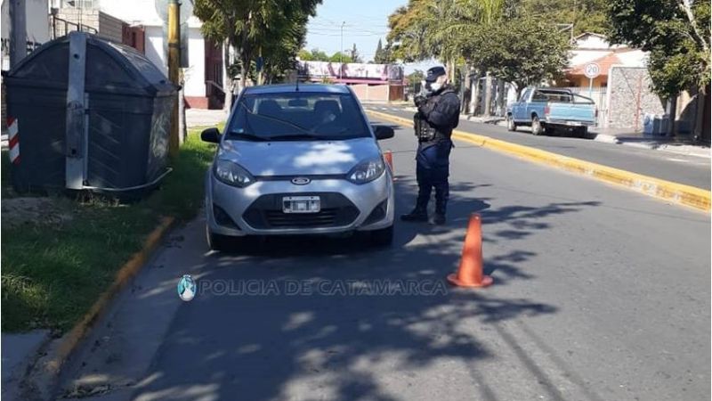 Detienen a 43 personas por salir de sus casas