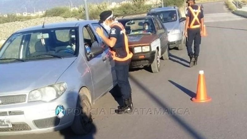 Por andar sin permiso, a la comisaría