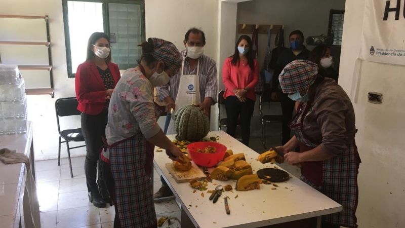 Dulceras le agregan valor al zapallo para abastecer a merenderos