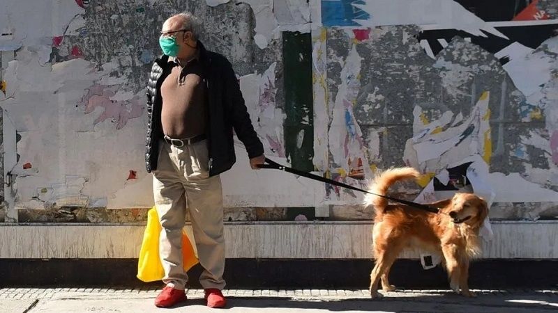 Es inconstitucional limitar que circulen los mayores de 70 años