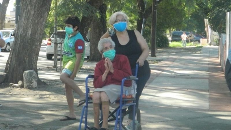 Vecinos de la zona Oeste saludaron a la Madre Morenita