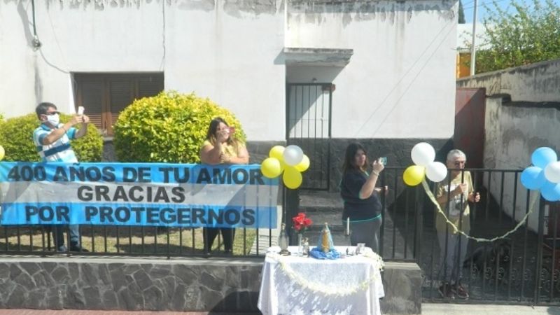 Vecinos de la zona Oeste saludaron a la Madre Morenita