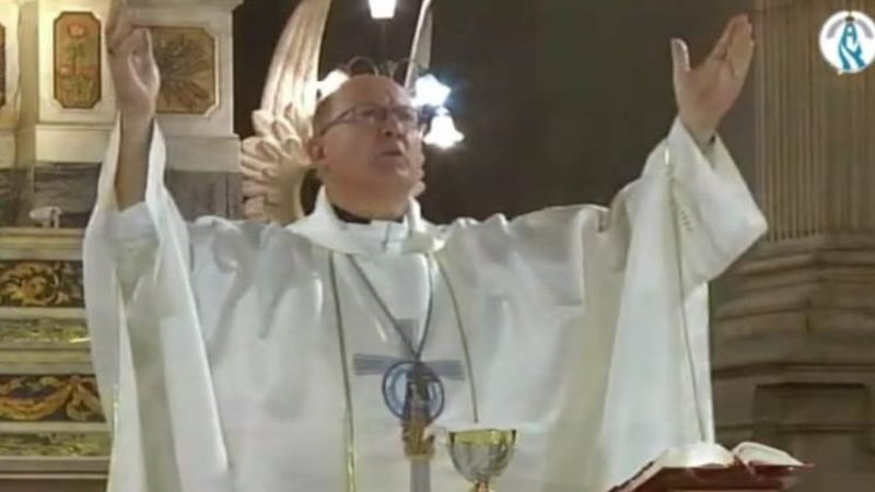 “Madre, que no nos cansemos de amar,  de perdonar, de compartir, de rezar”