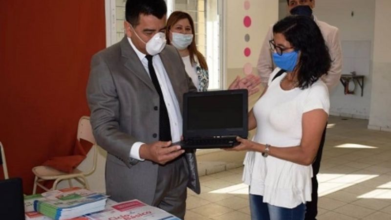 Entregaron netbooks a alumnos