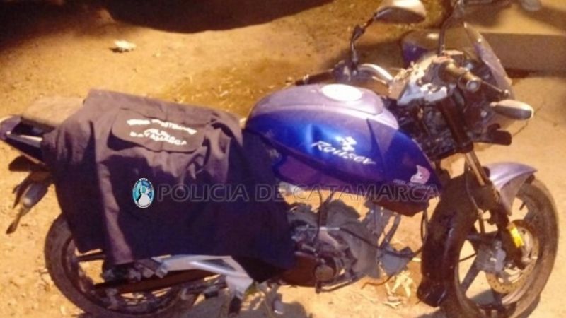 Le robaron dos motos y la policía recuperó una