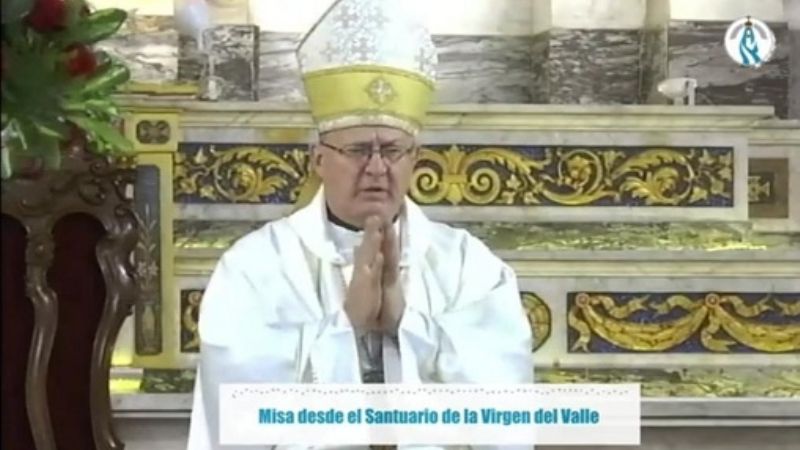 “Madre te pido por tantos argentinos que aún andan lejos de sus hogares”