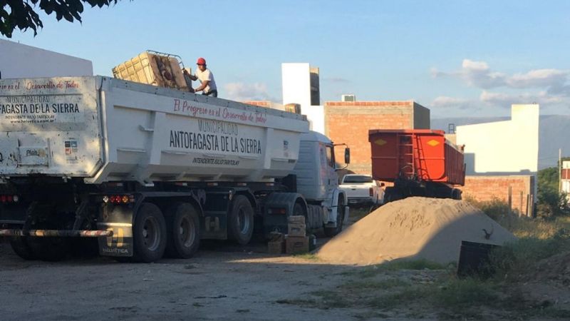 Intendente aprovecha la cuarentena para refaccionar su casa