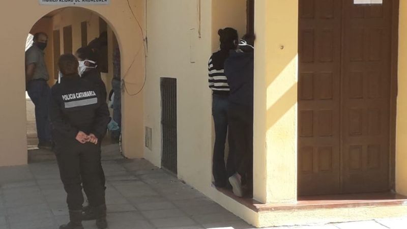 Mujeres seguirán detenidas por el robo de $800 mil a una jubilada