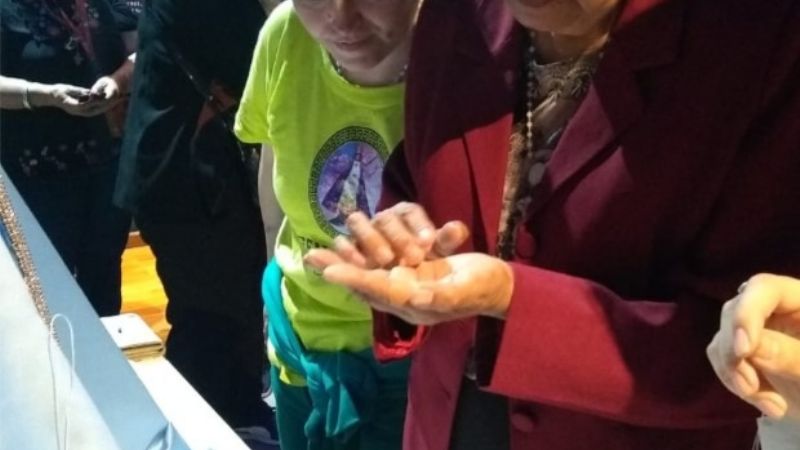 Bordado virtual de un manto para la Virgen del Valle