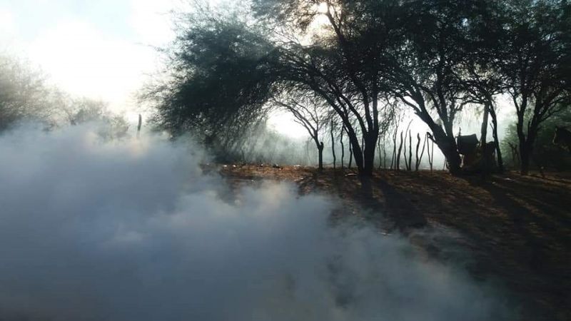 Personal municipal construye garaje para una ambulancia nueva