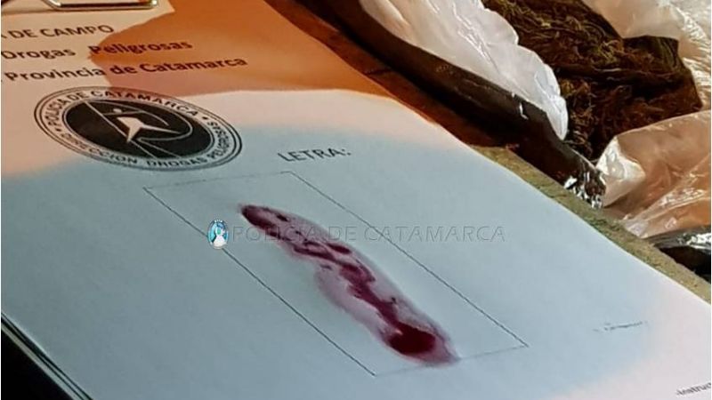 No respetaron la cuarentena y les encontraron dos envoltorios con droga