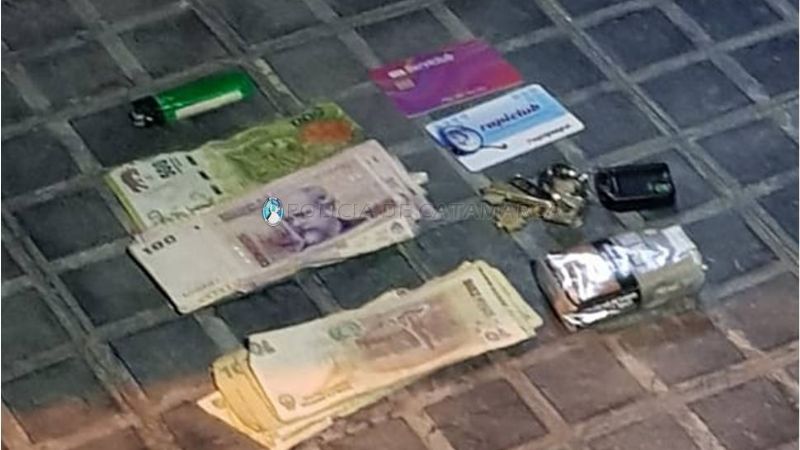 No respetaron la cuarentena y les encontraron dos envoltorios con droga