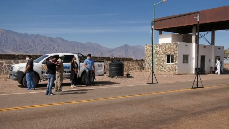 Instalaron un arco de desinfección en el ingreso a Fiambalá
