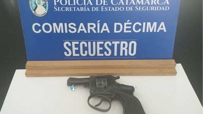 Con un revólver, amenazó de muerte a su vecino