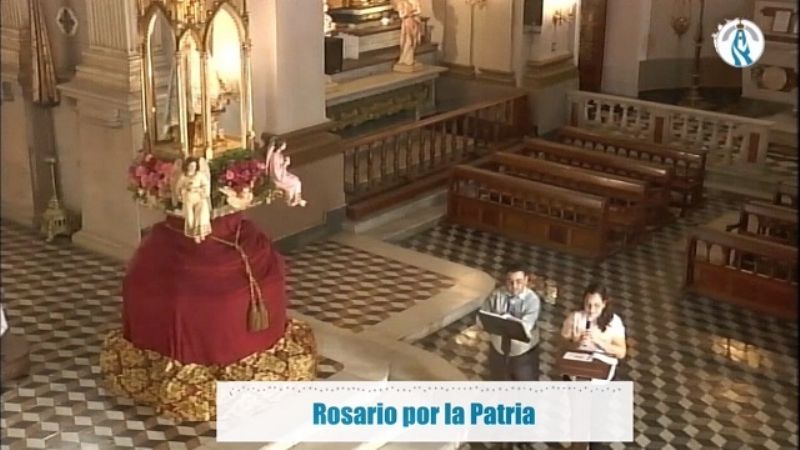 Devotos de la Virgen de todo el país se unieron  para rezar el Rosario