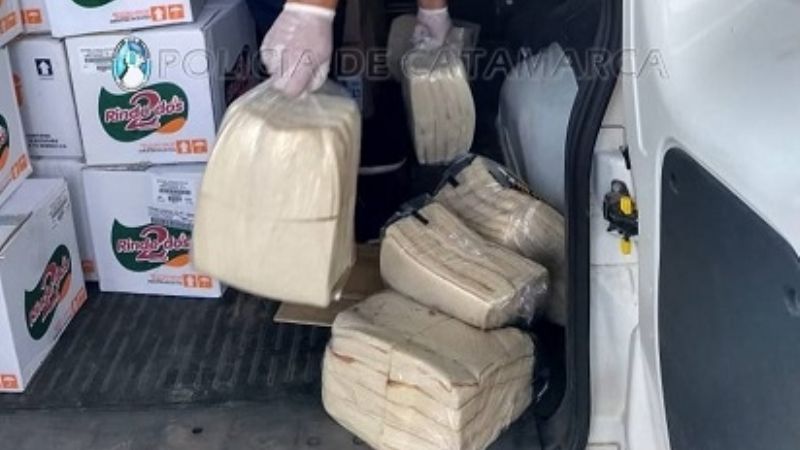 Secuestran sandwichs de miga y latas de cervezas