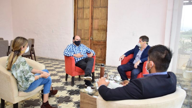 Gustavo invitó a concejales a sumarse al COE